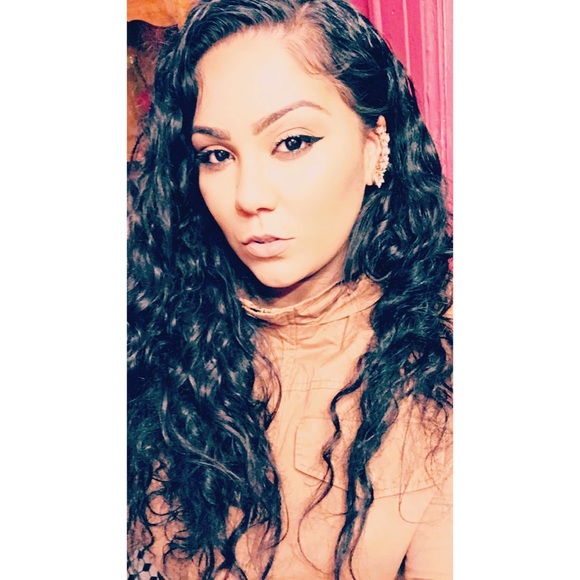 Meet your Posher, Stephanie - Picture 3 of 3